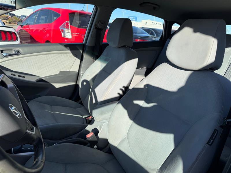 Used 2013 Hyundai Accent SE image 9