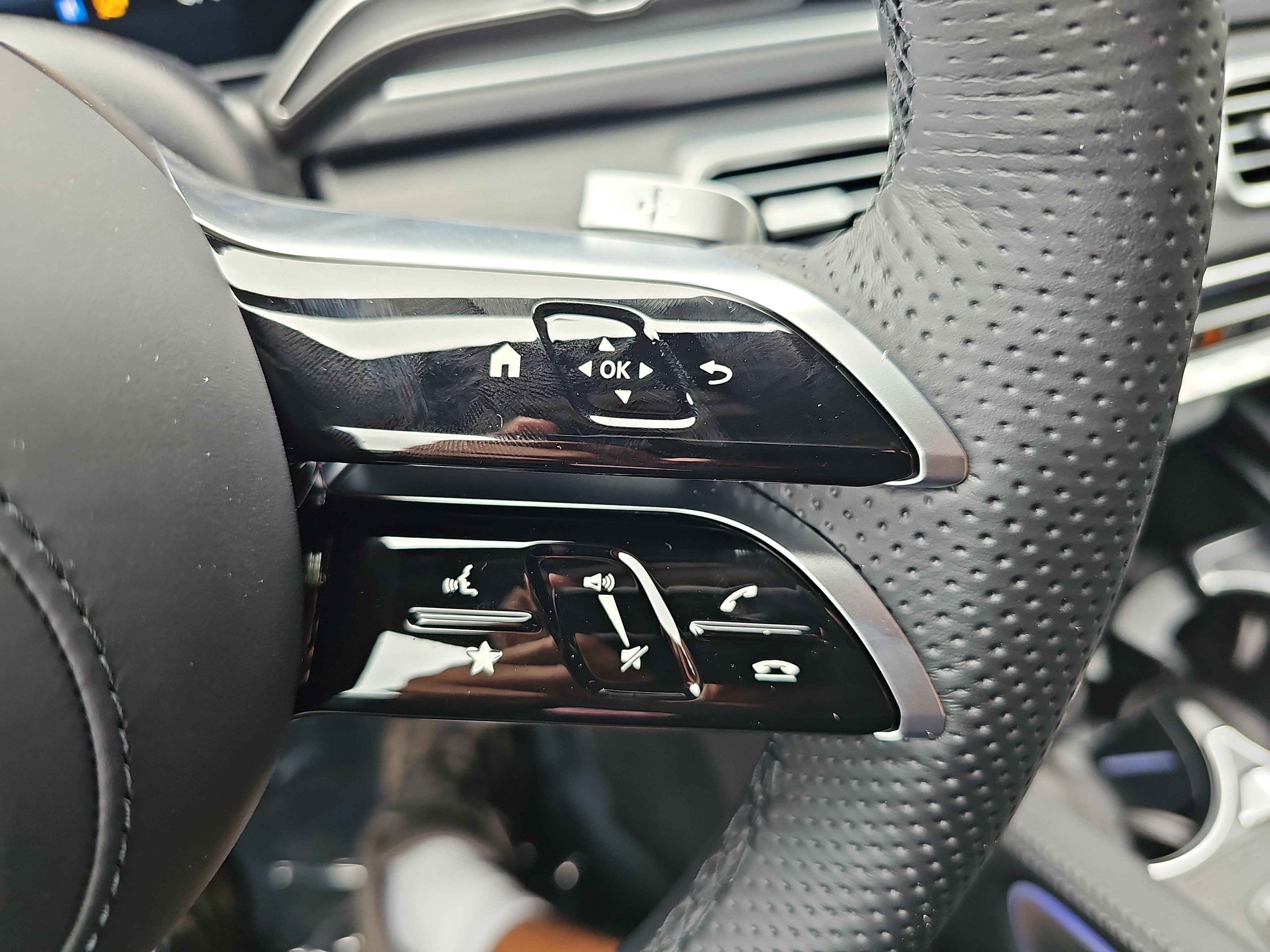 New 2026 Mercedes-Benz GLS 450 4MATIC image 18