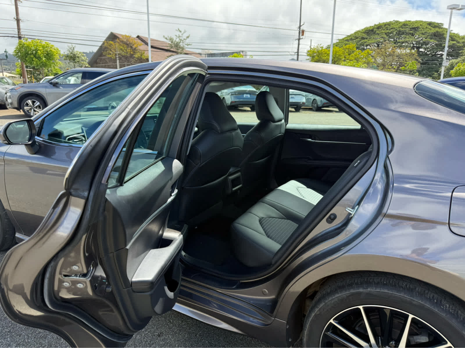 Used 2022 Toyota Camry SE FWD image 9