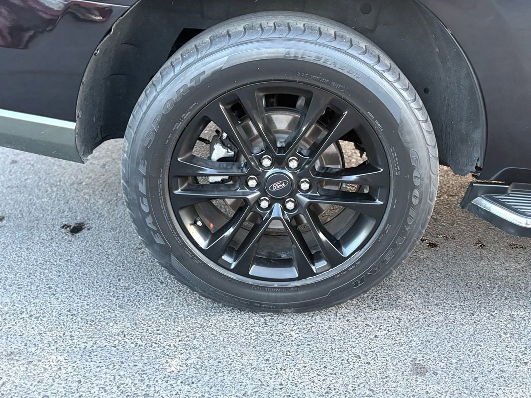 Used 2022 Ford Expedition XLT image 12