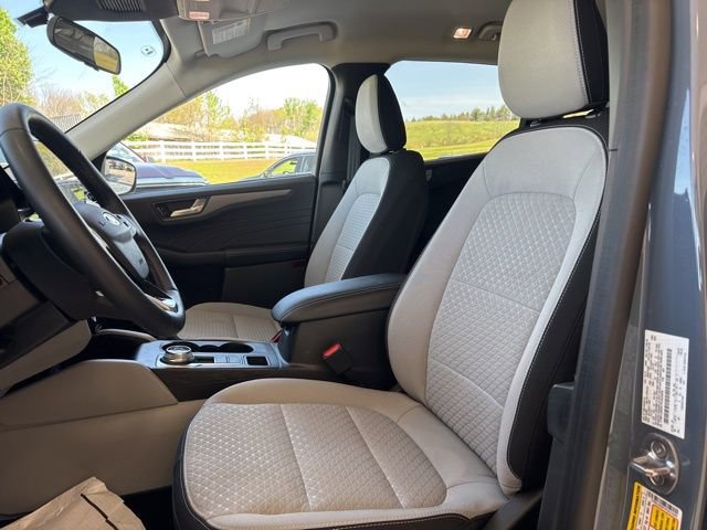 Used 2023 Ford Escape Active w/ Tech Pack #2 AWD/4WD image 9
