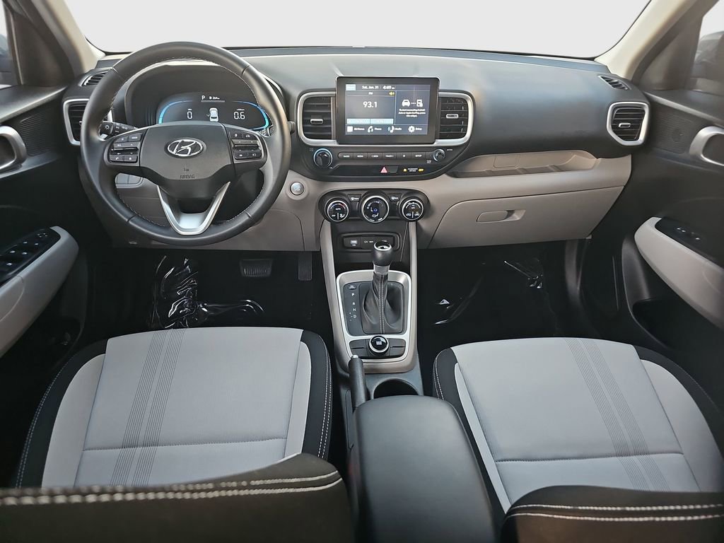 Used 2025 Hyundai Venue SEL image 19