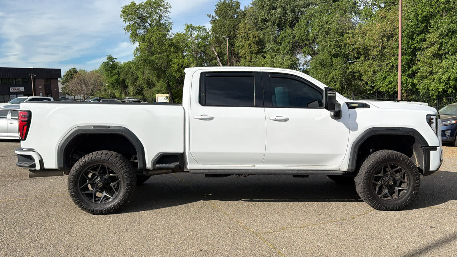Used 2024 GMC Sierra 2500 AT4 w/ AT4 Premium Plus Package image 4