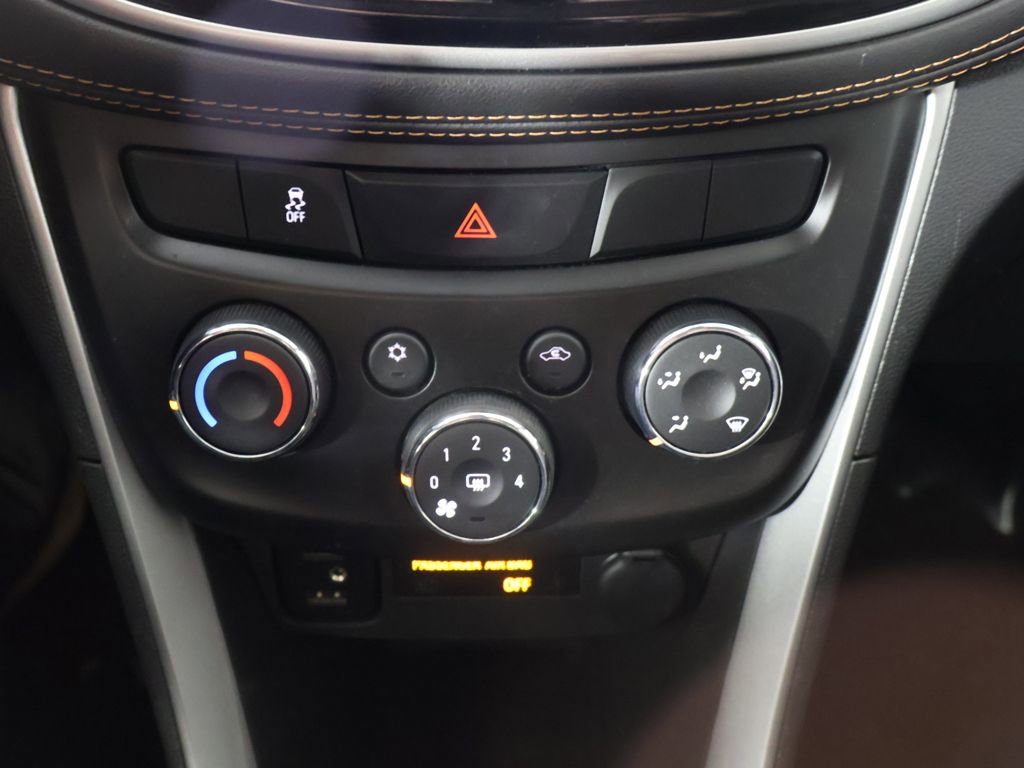 Used 2022 Chevrolet Trax LS AWD/4WD image 38