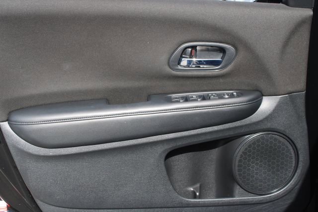 Used 2018 Honda HR-V LX image 9