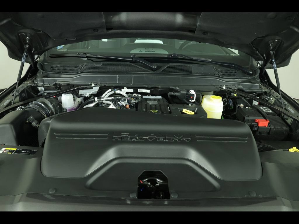 New 2026 RAM 2500 Laramie AWD/4WD image 18