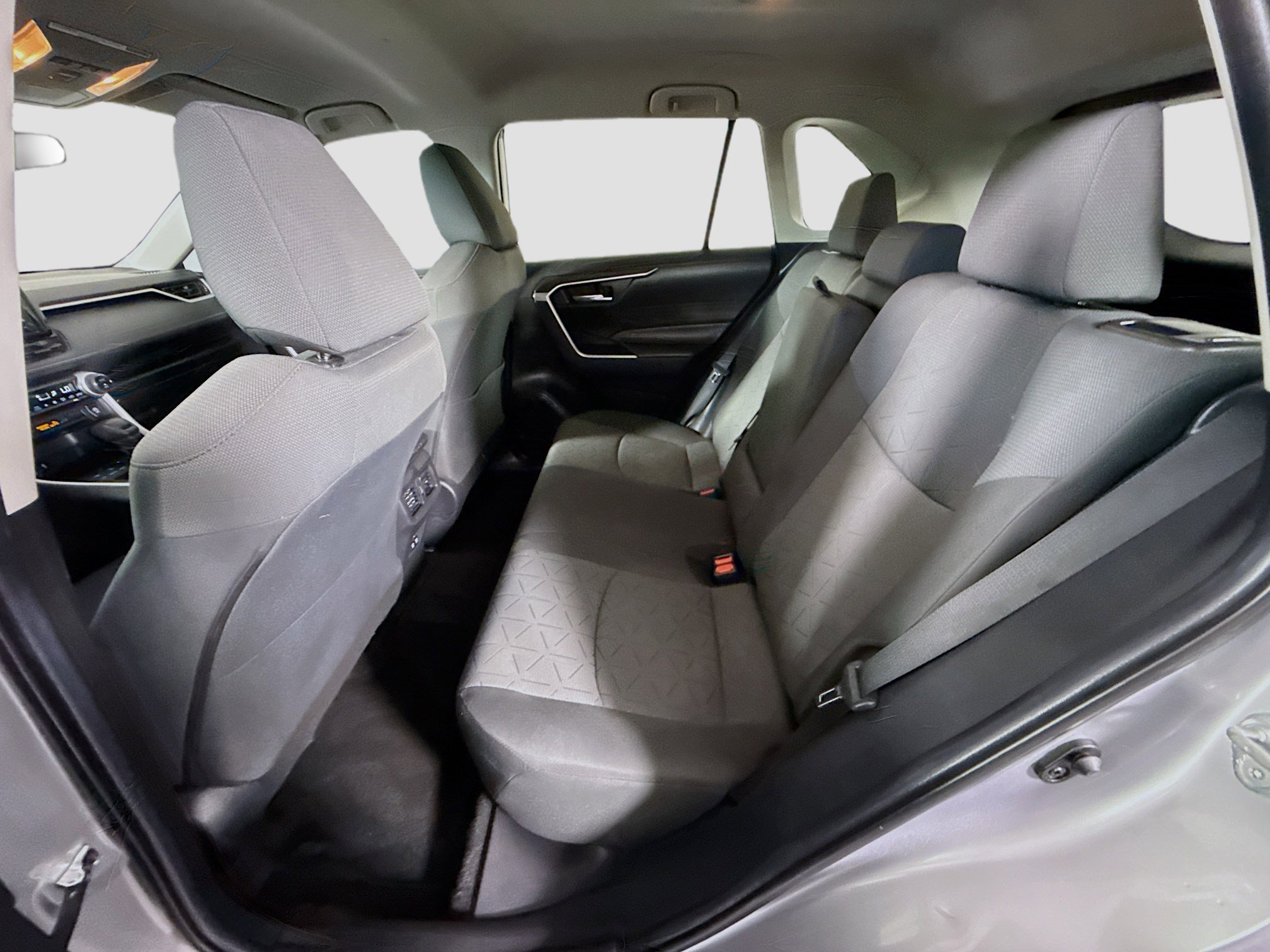Used 2020 Toyota RAV4 XLE FWD image 25