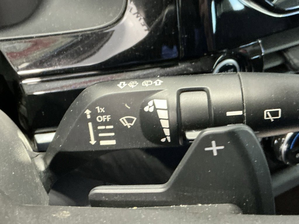 Used 2023 Nissan Pathfinder SL w/ Lighting Package (N92) image 17