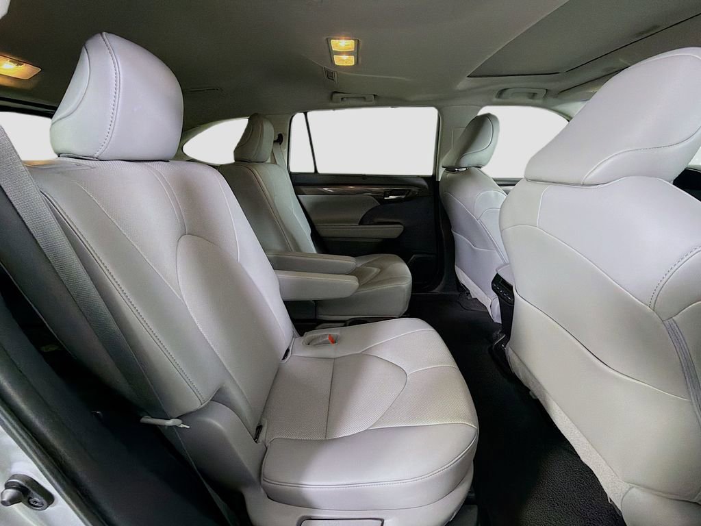 Used 2023 Toyota Highlander Limited image 31