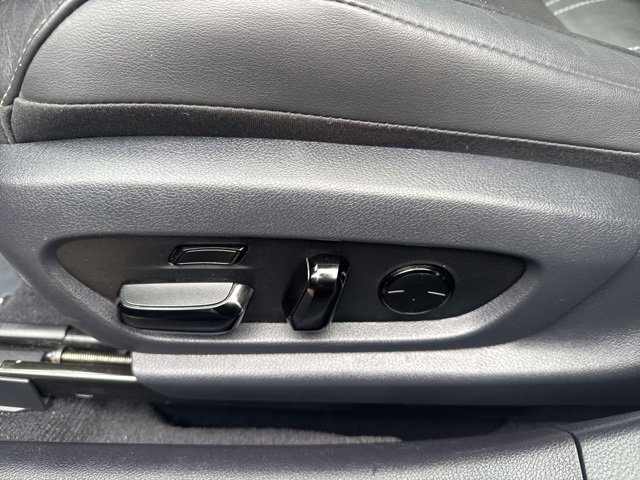 Used 2022 Lexus ES 300h w/ Luxury Package image 16