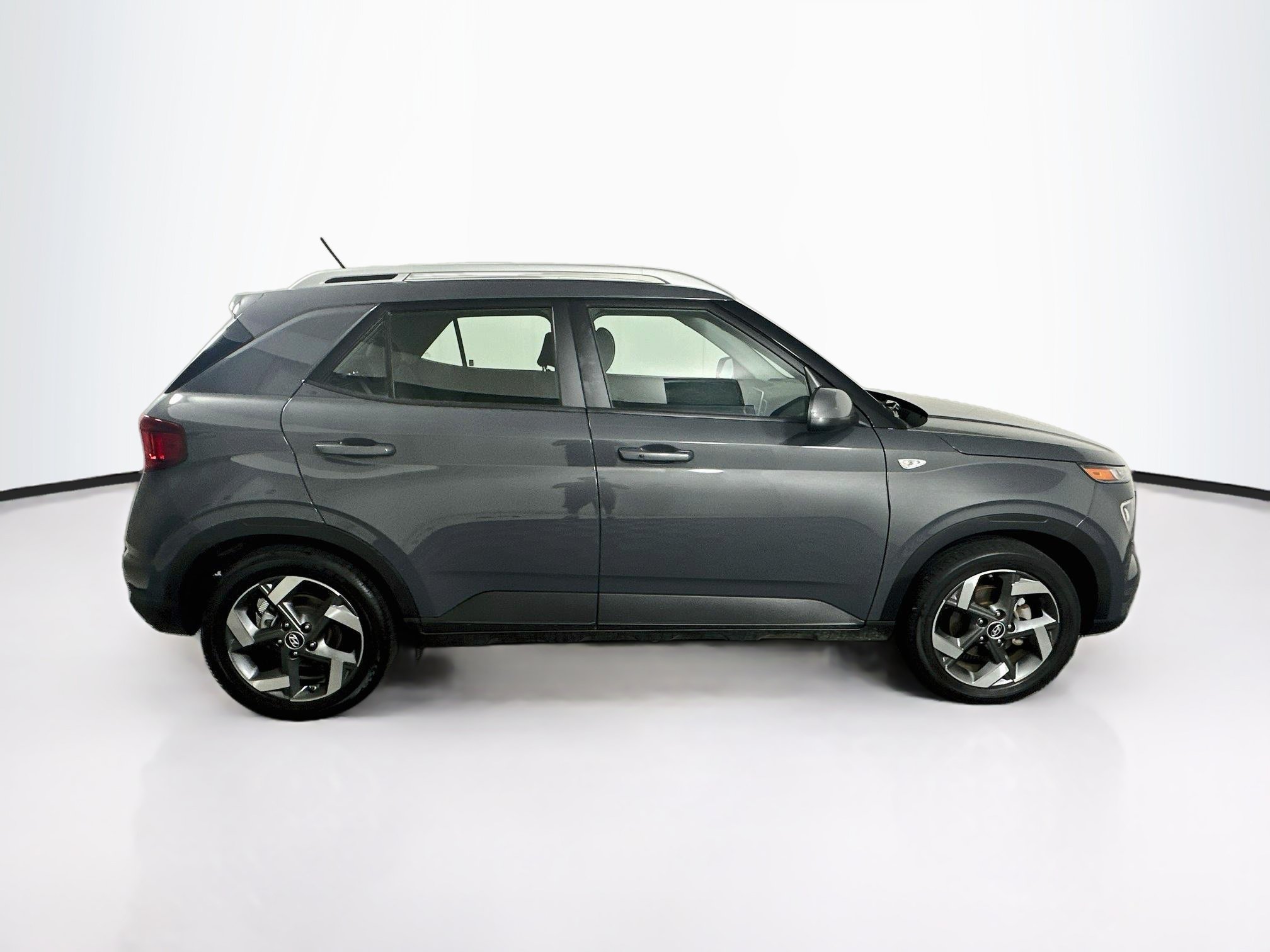 Used 2025 Hyundai Venue SEL FWD image 10