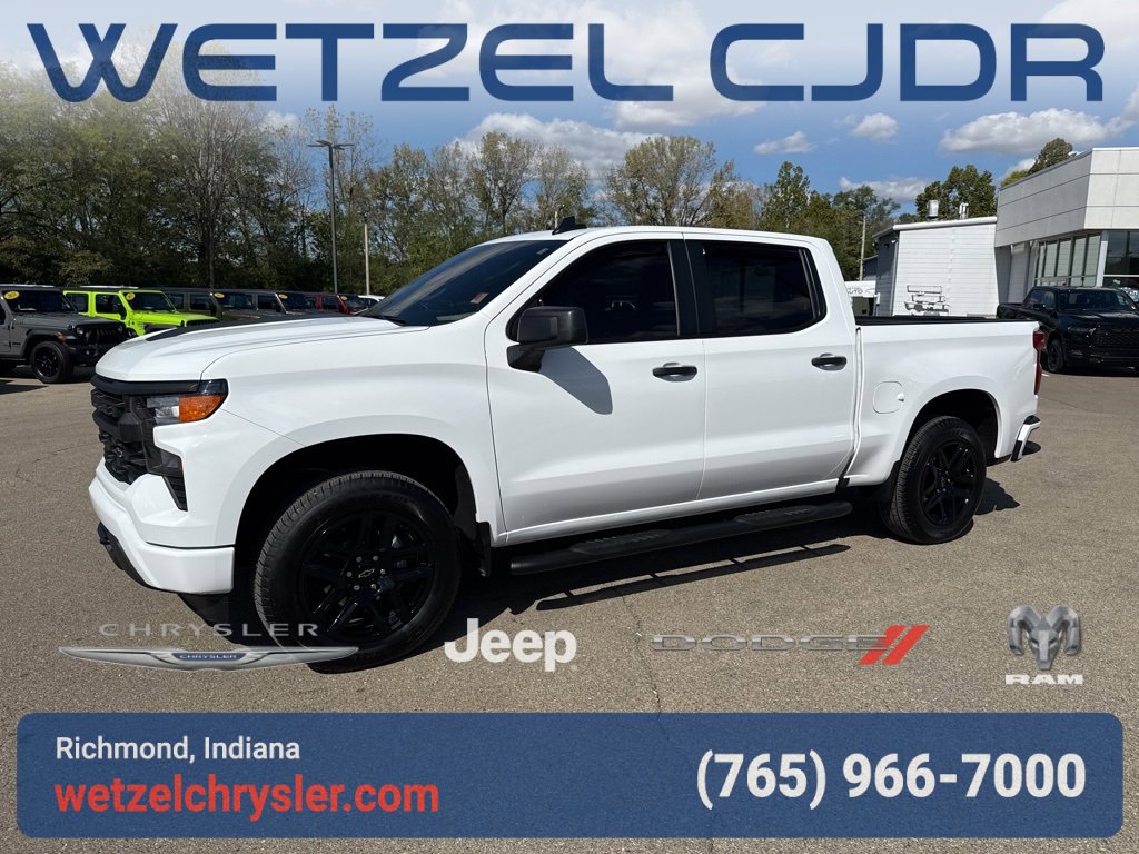 Used 2025 Chevrolet Silverado 1500 Custom image 3