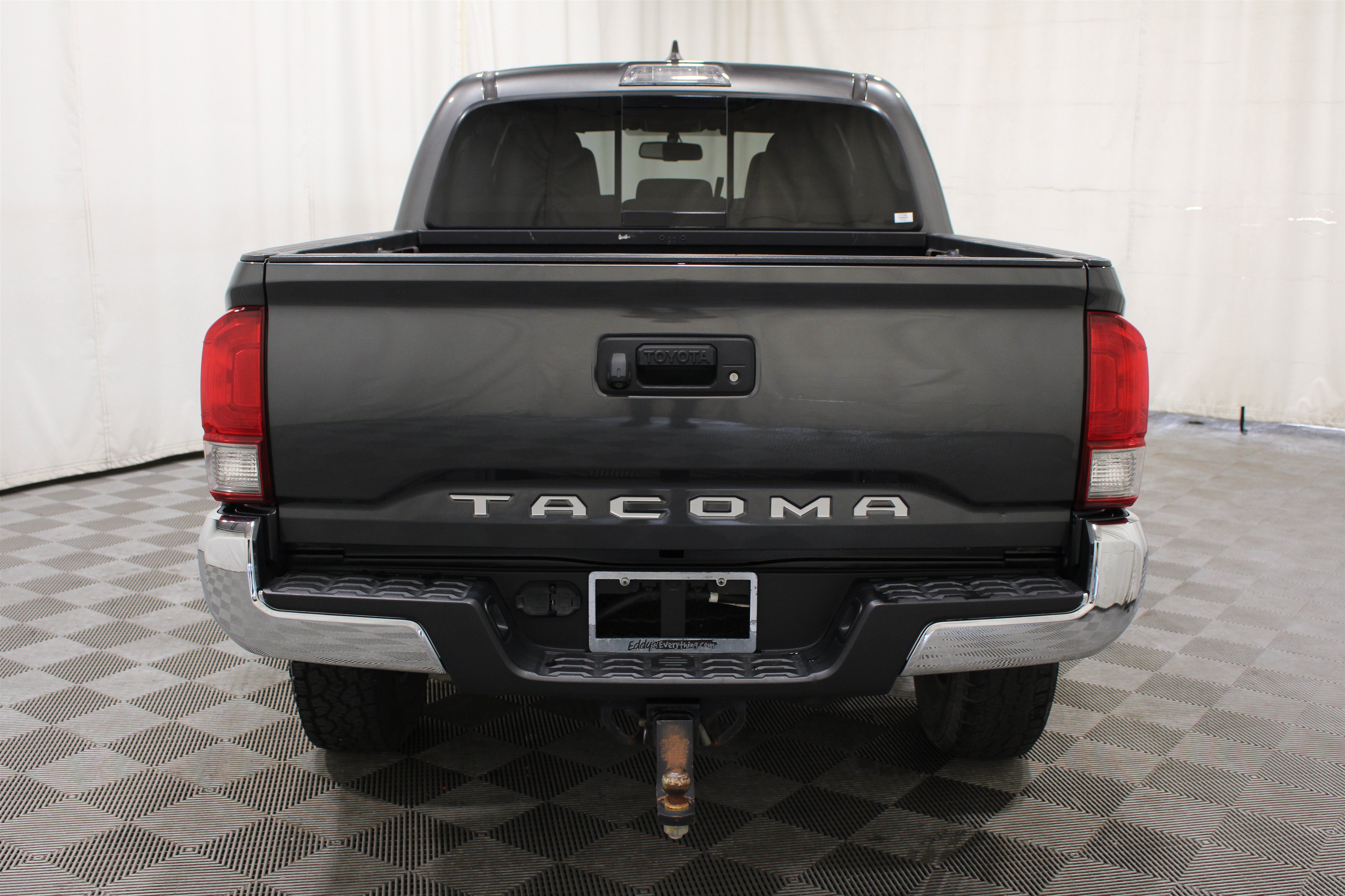 Used 2017 Toyota Tacoma TRD Off-Road w/ Tow Package (A/T) AWD/4WD image 29