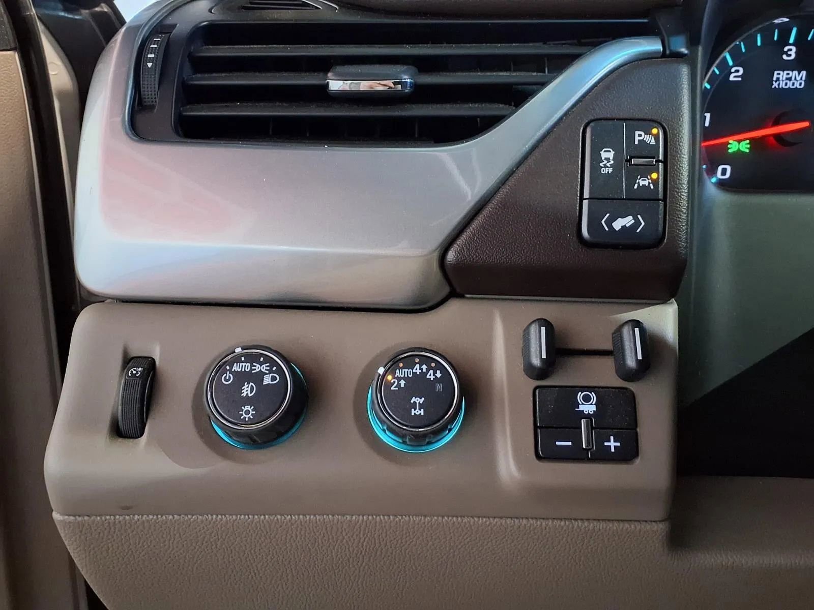 Used 2020 Chevrolet Tahoe Premier AWD/4WD image 21