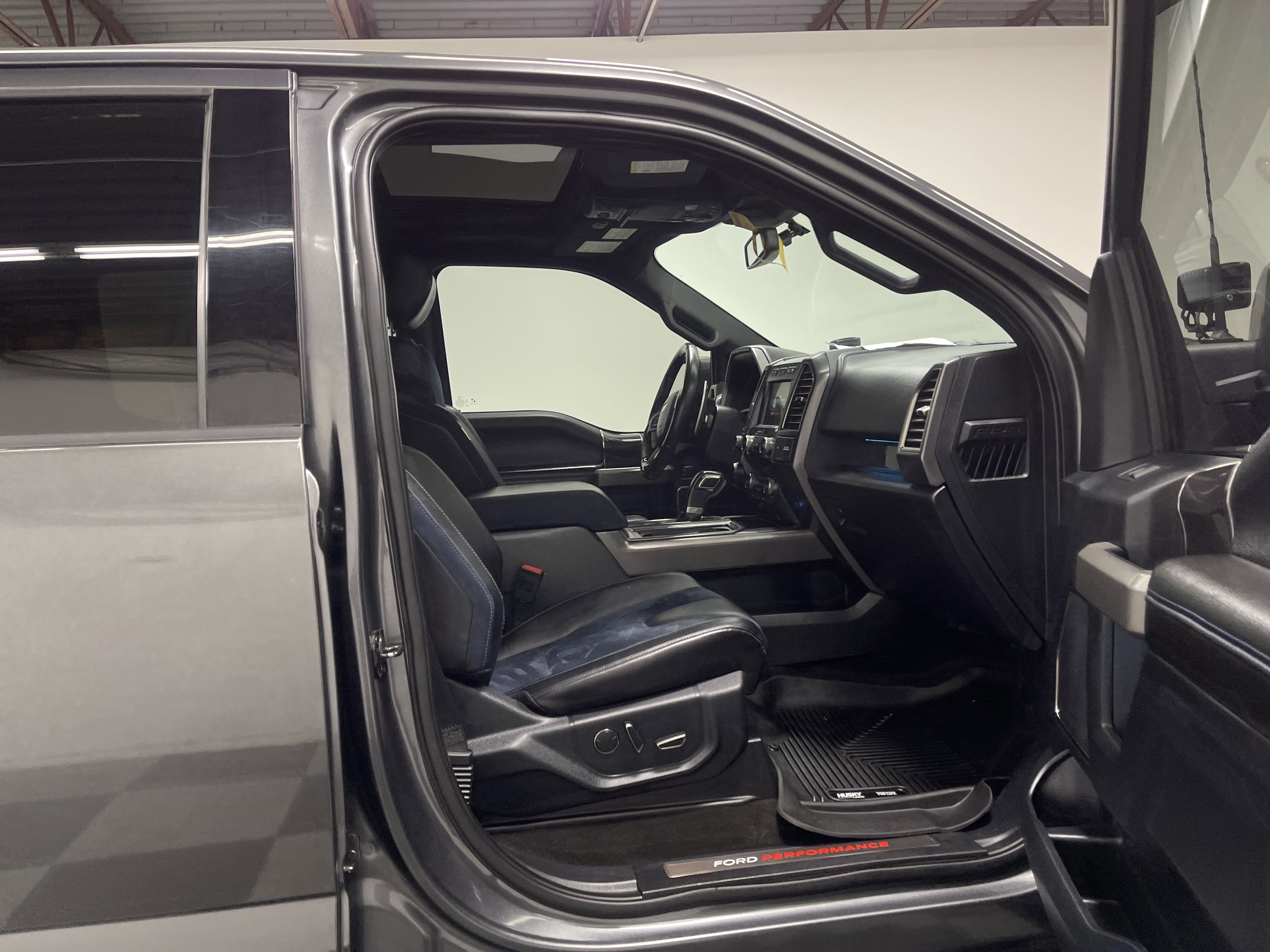 Used 2020 Ford F150 Raptor w/ Equipment Group 802A Luxury AWD/4WD image 25