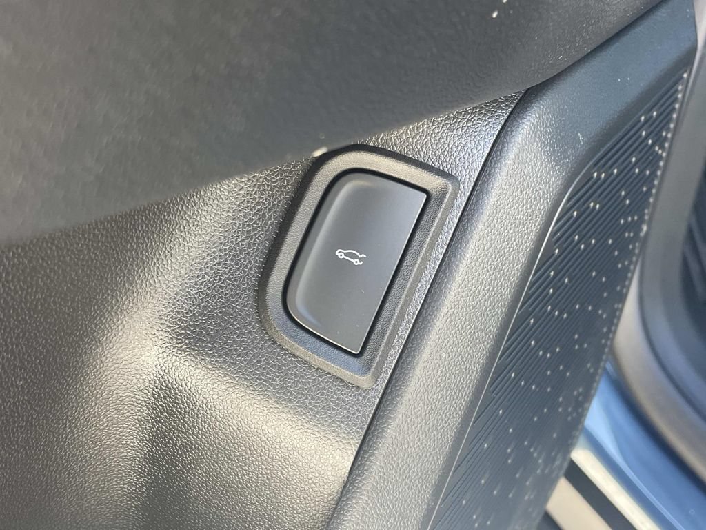 New 2026 Chevrolet Equinox RS w/ Convenience Package III FWD image 17