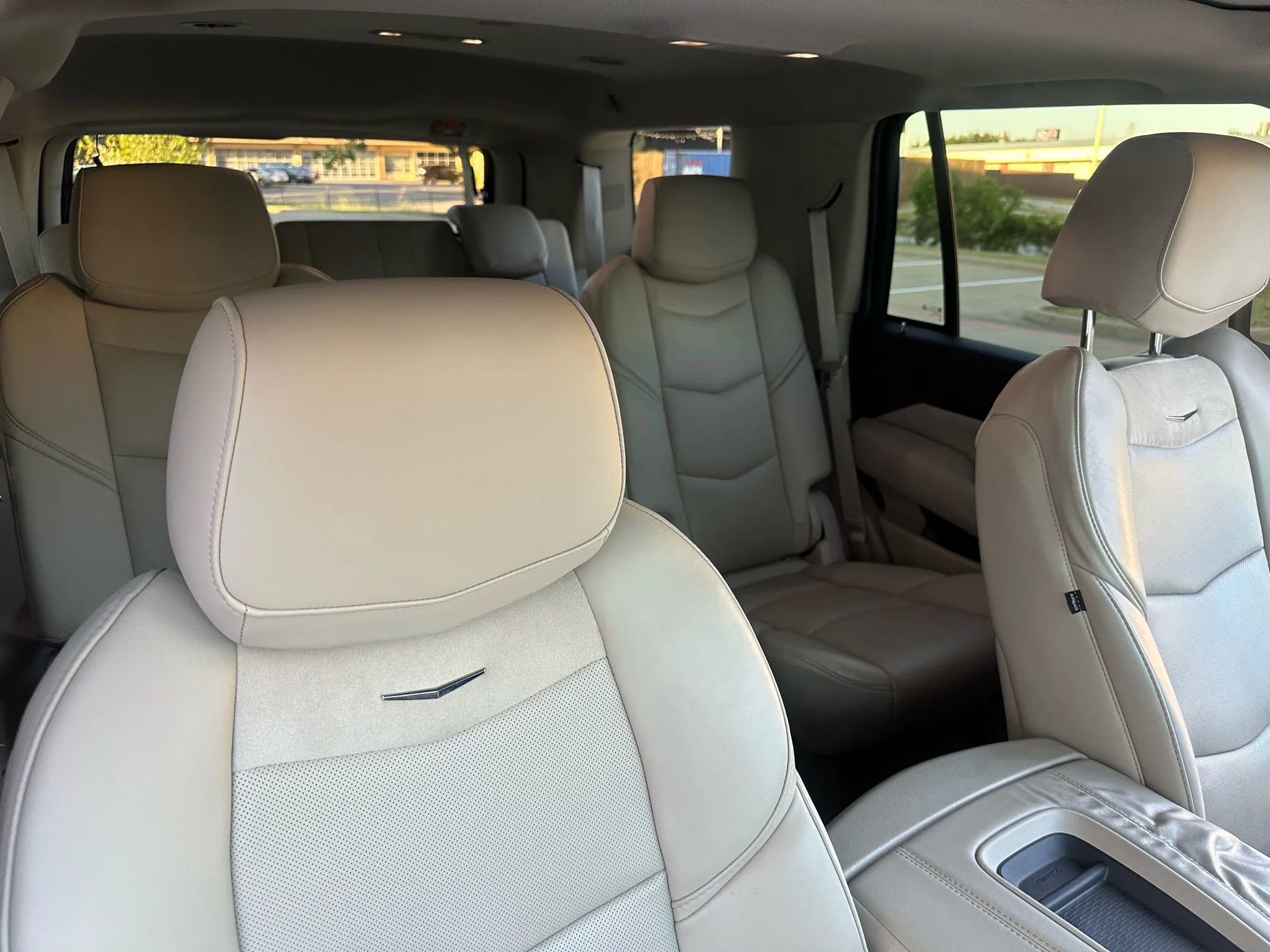 Used 2015 Cadillac Escalade Luxury image 27