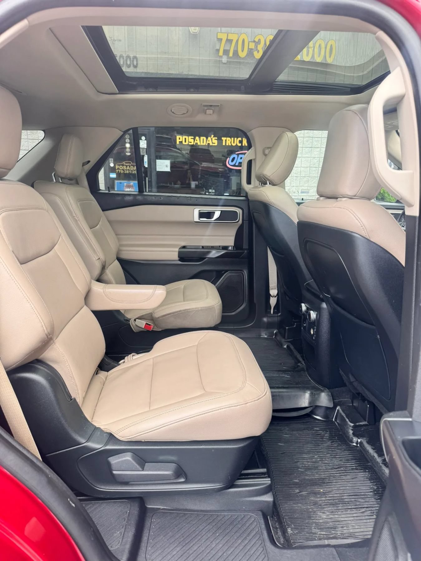 Used 2020 Ford Explorer XLT w/ Equipment Group 202A RWD image 32