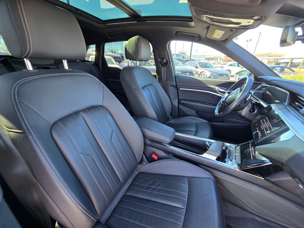 Used 2023 Audi e-tron Premium w/ Convenience Plus Package image 6