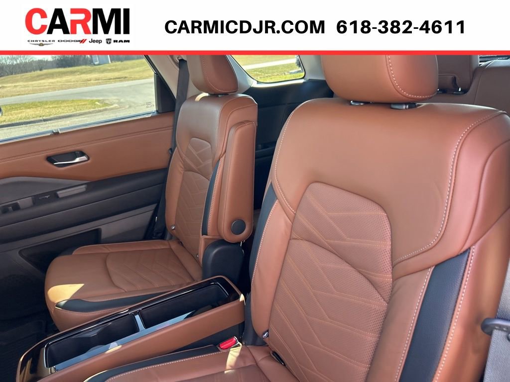 Used 2022 Nissan Pathfinder Platinum w/ Cargo Package AWD/4WD image 35