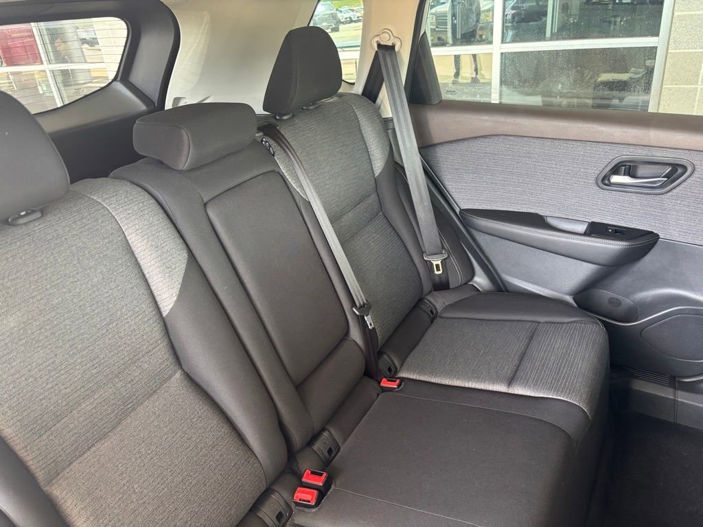 Used 2022 Nissan Rogue SV AWD/4WD image 19