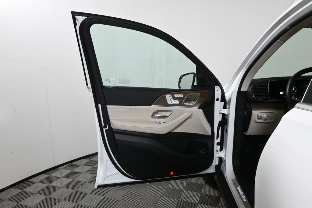 Used 2026 Mercedes-Benz GLS 450 4MATIC image 31