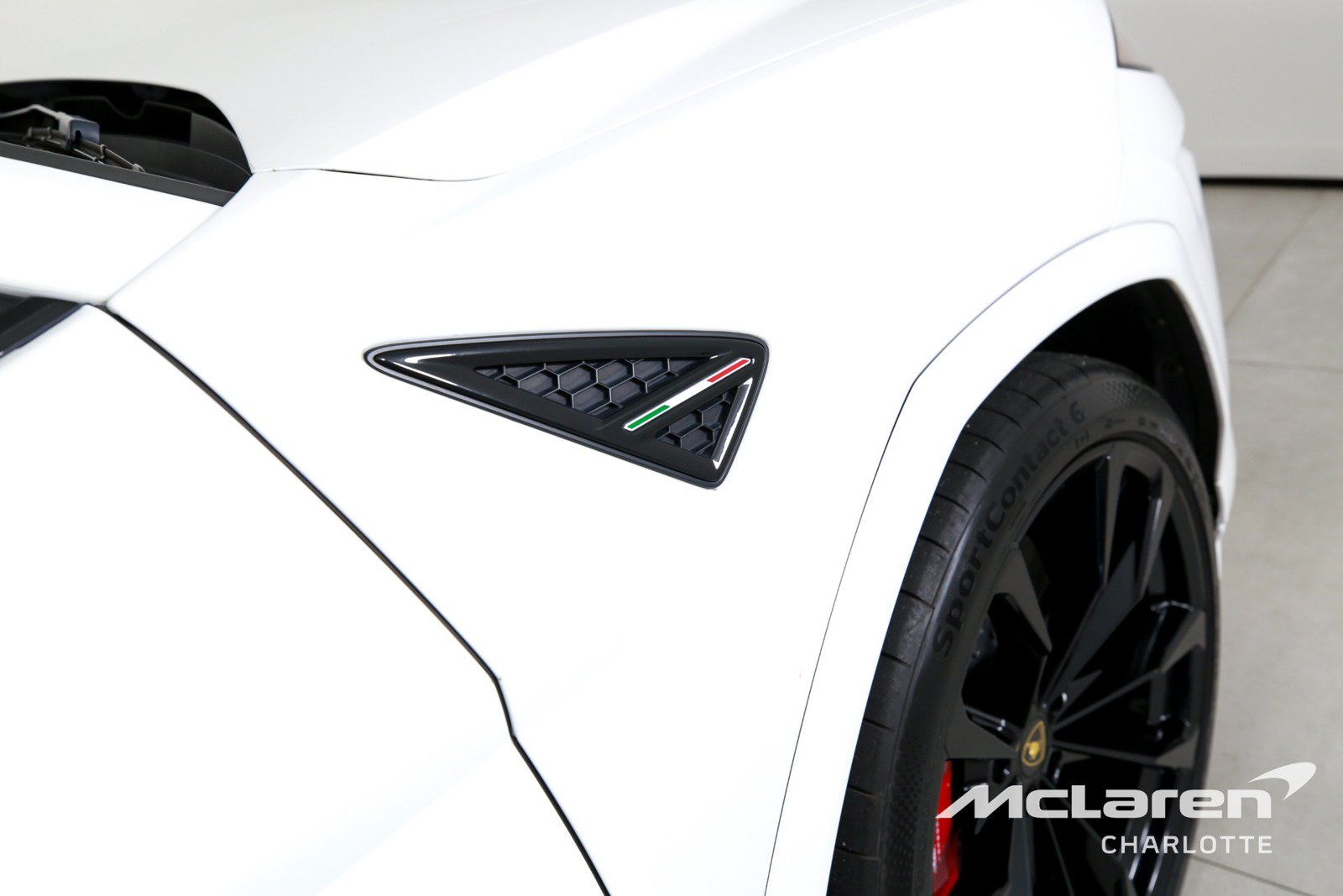 Used 2020 Lamborghini Urus AWD/4WD image 39