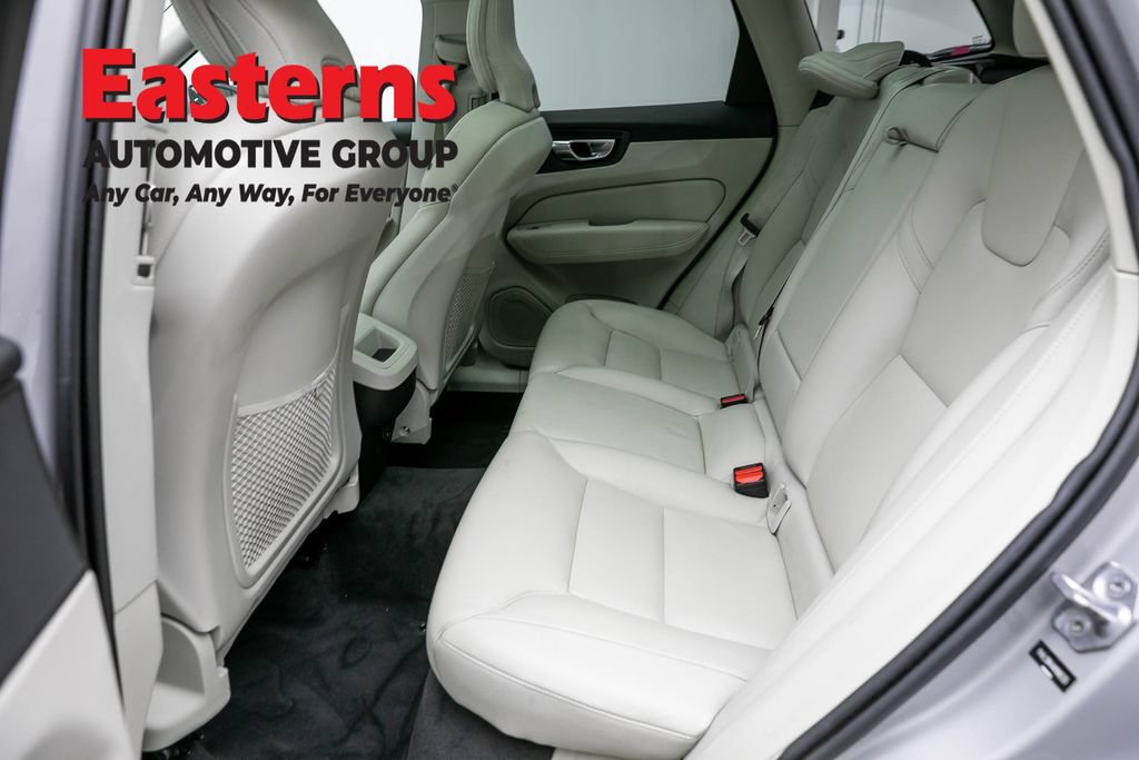 Used 2022 Volvo XC60 B5 Momentum AWD/4WD image 22