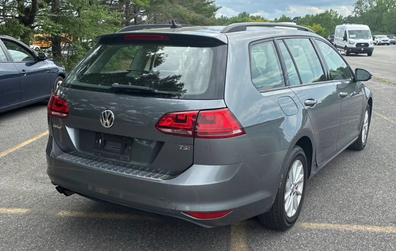 Used 2017 Volkswagen Golf S FWD image 3