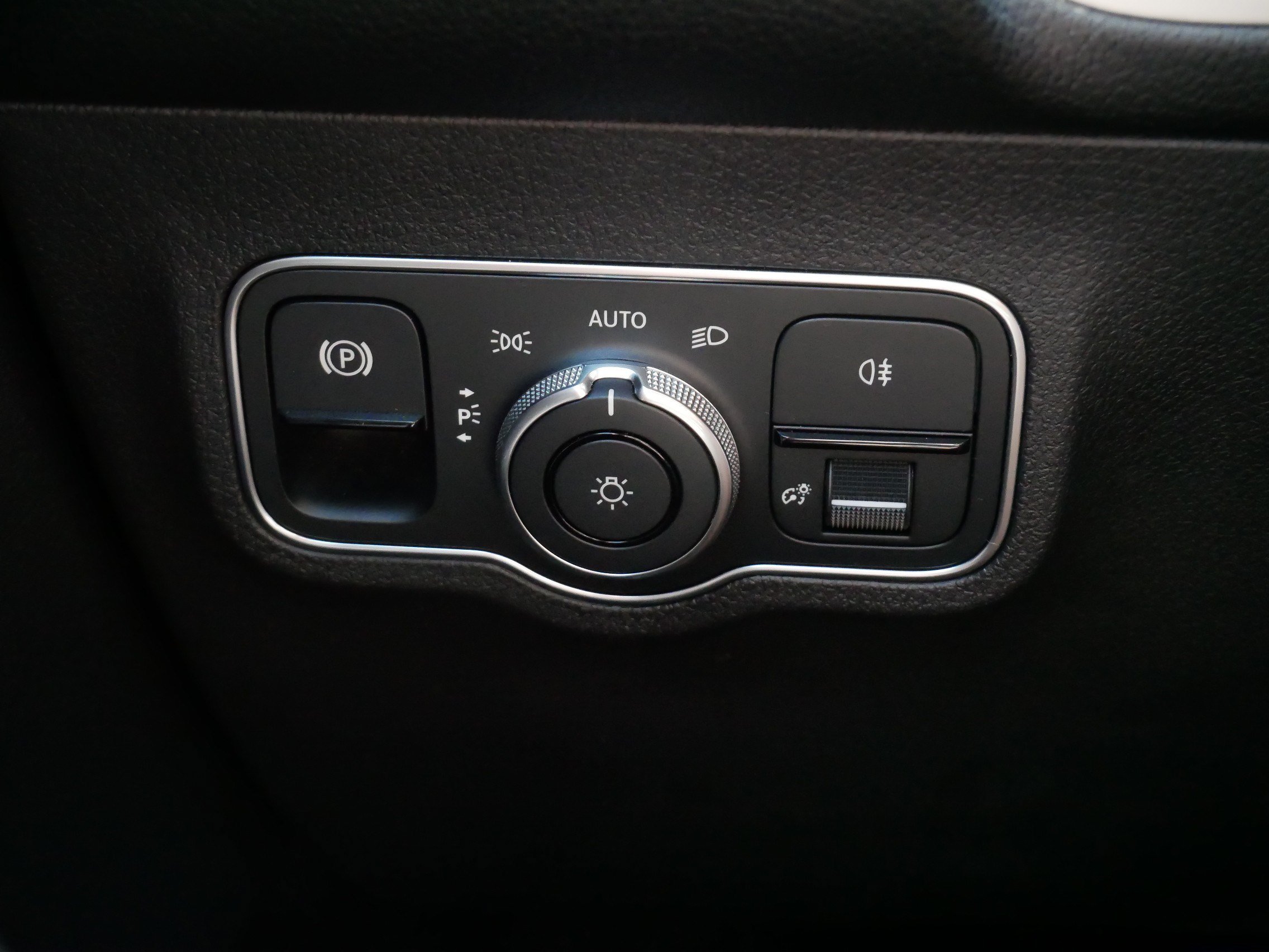 Used 2022 Mercedes-Benz GLB 250 4MATIC image 27