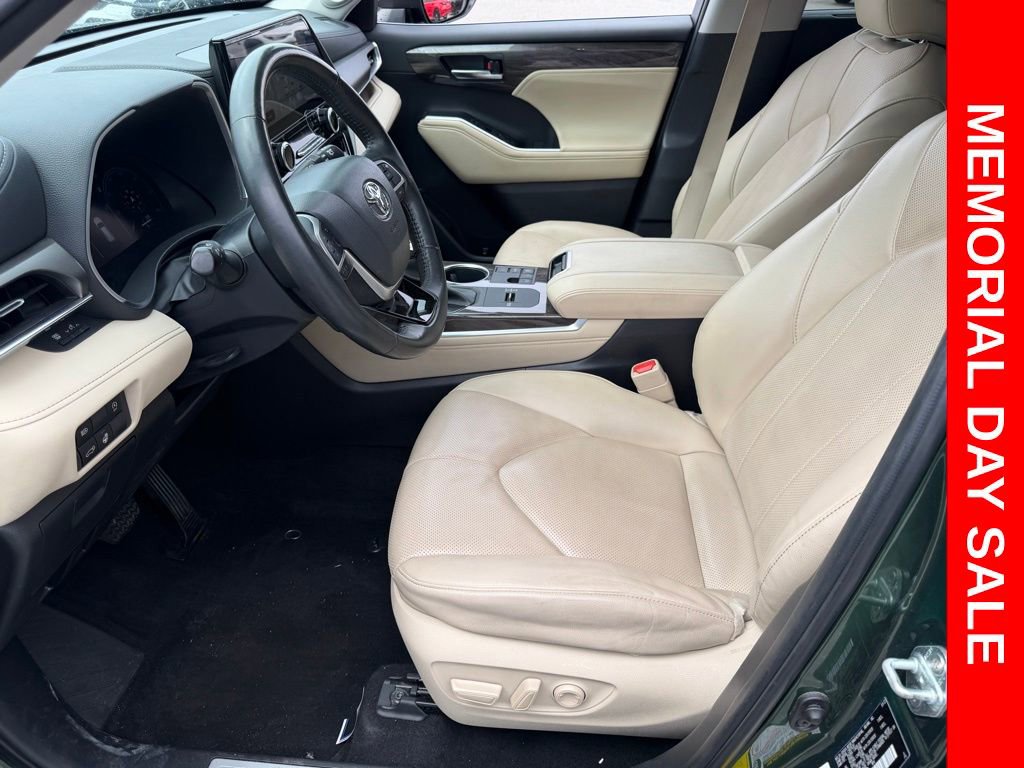 Used 2023 Toyota Highlander Limited FWD image 25