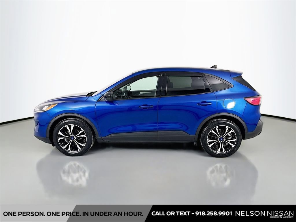 Used 2022 Ford Escape SE w/ SE Sport Appearance Package image 8