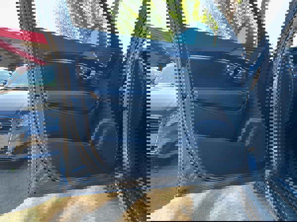 Used 2018 Volvo XC90 T6 Momentum w/ Convenience Package image 12