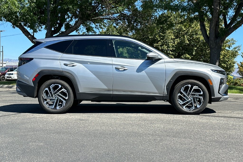 Used 2026 Hyundai Tucson Limited AWD/4WD image 3