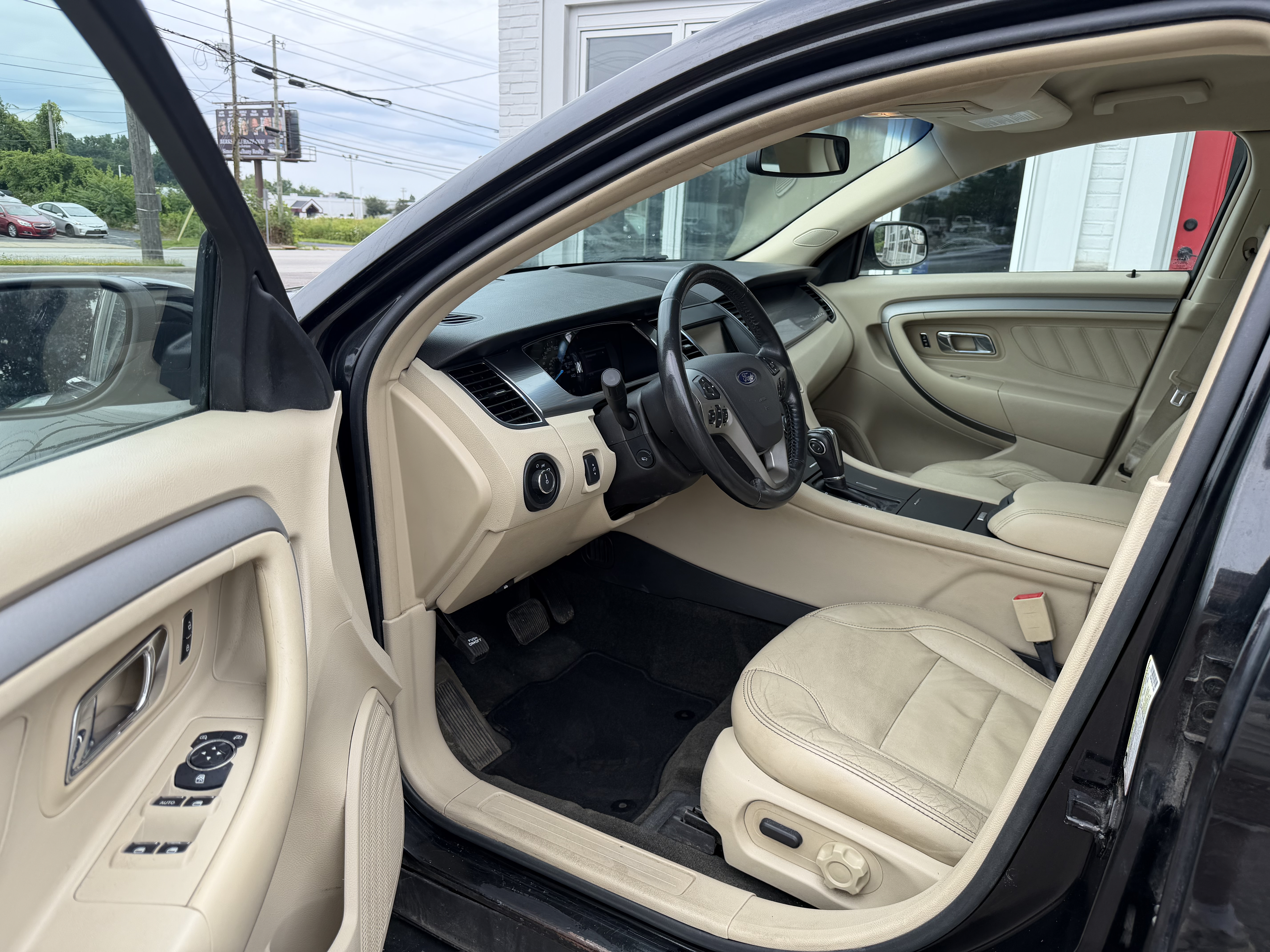 Used 2014 Ford Taurus SEL w/ Equipment Group 201A AWD/4WD image 9