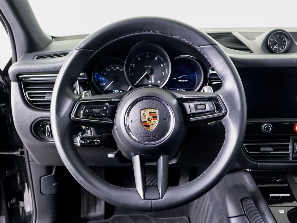 Certified 2025 Porsche Macan AWD/4WD image 21