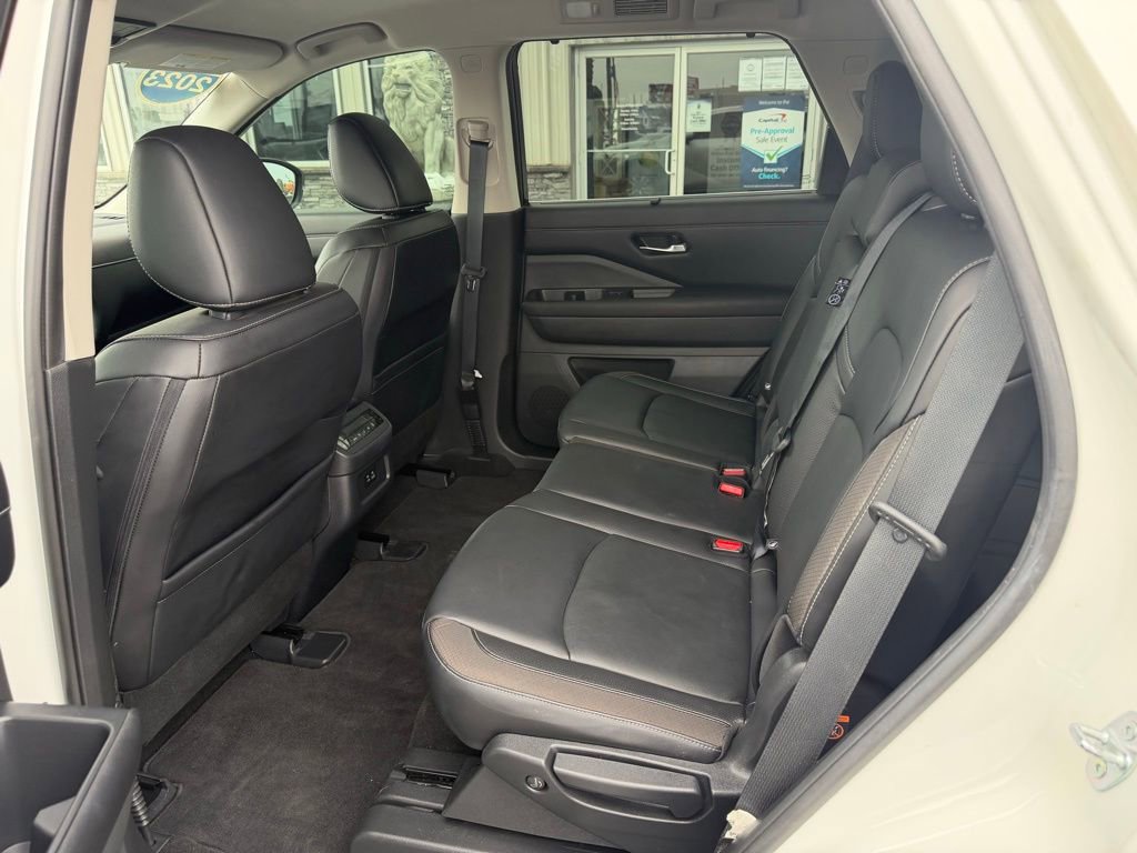 Used 2023 Nissan Pathfinder SL w/ Lighting Package (N92) AWD/4WD image 20