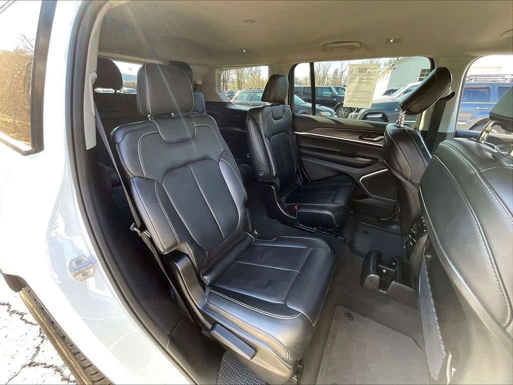 Used 2022 Jeep Grand Cherokee L Limited w/ Black Appearance Package AWD/4WD image 20