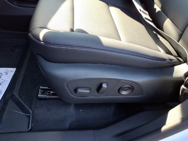 New 2027 Chevrolet Traverse LT w/ Sun and Wheel Package FWD image 7