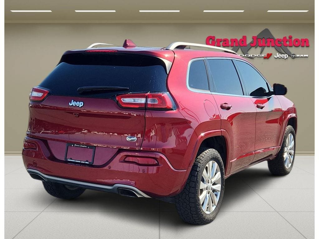 Used 2017 Jeep Cherokee Overland w/ Technology Group AWD/4WD image 3