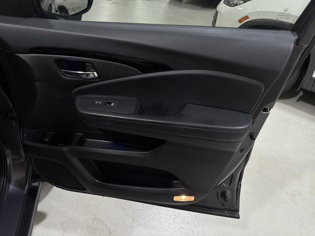 Used 2017 Honda Pilot Touring image 38