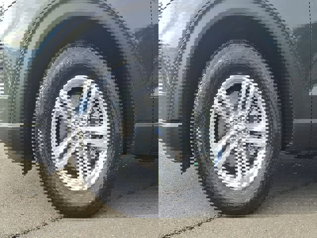 Certified 2024 Ford Explorer XLT image 29