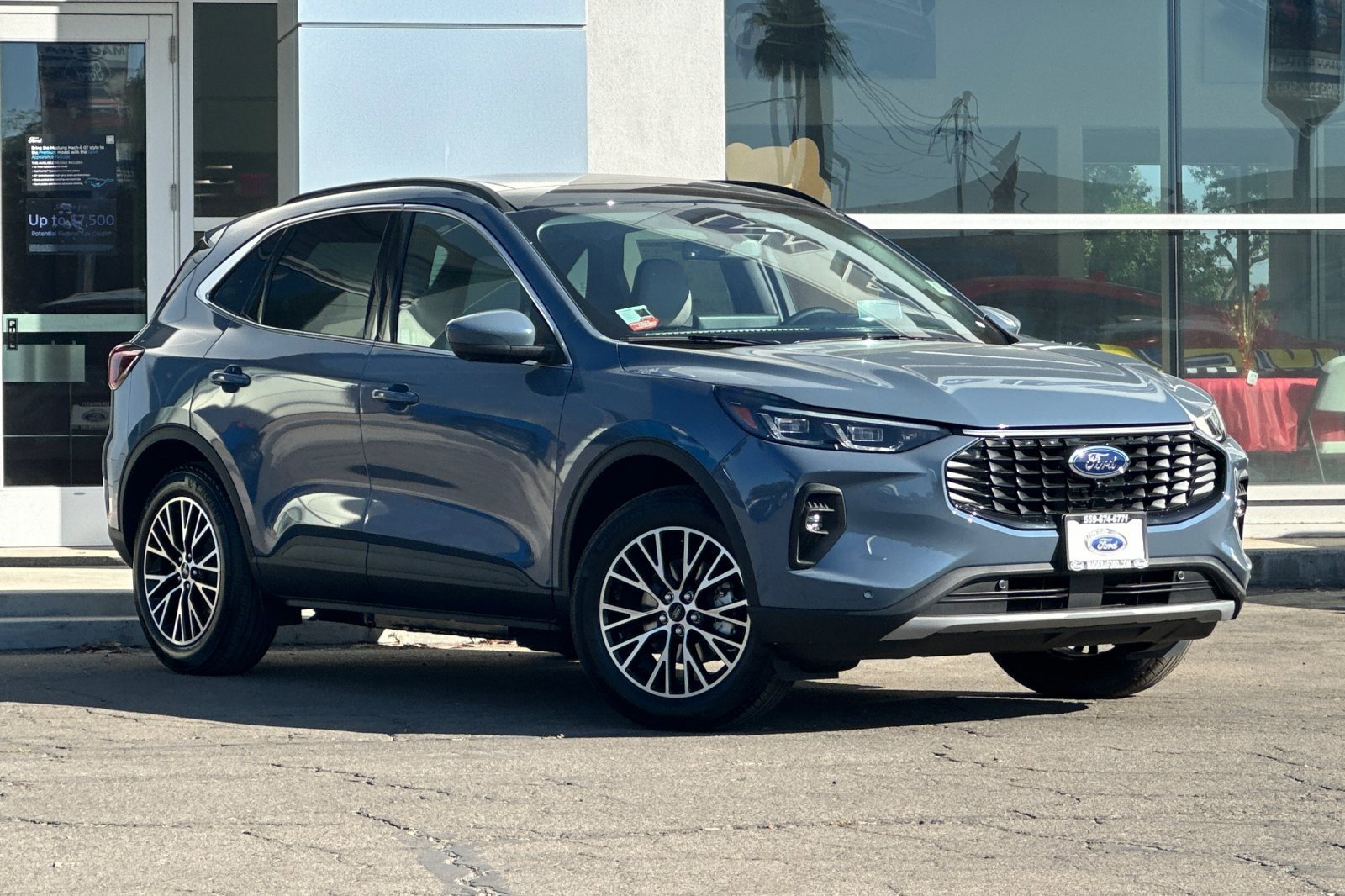 Certified 2025 Ford Escape SE w/ PHEV Premium Package image 2