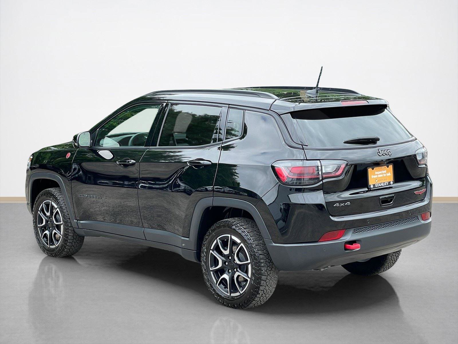 Used 2024 Jeep Compass Trailhawk w/ Trailhawk Elite Group image 6