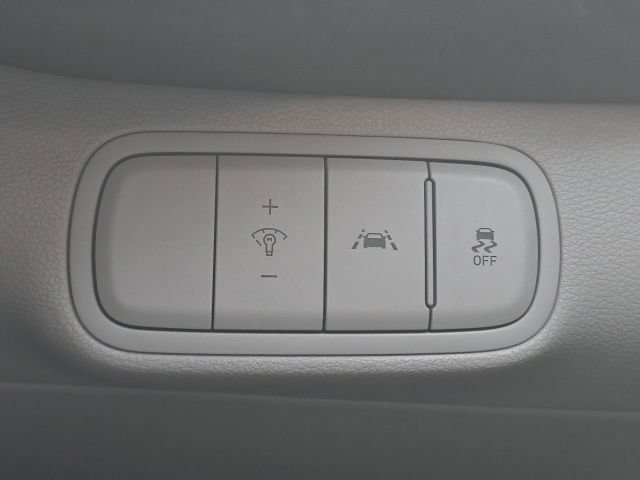 Used 2021 Hyundai Venue SEL FWD image 9