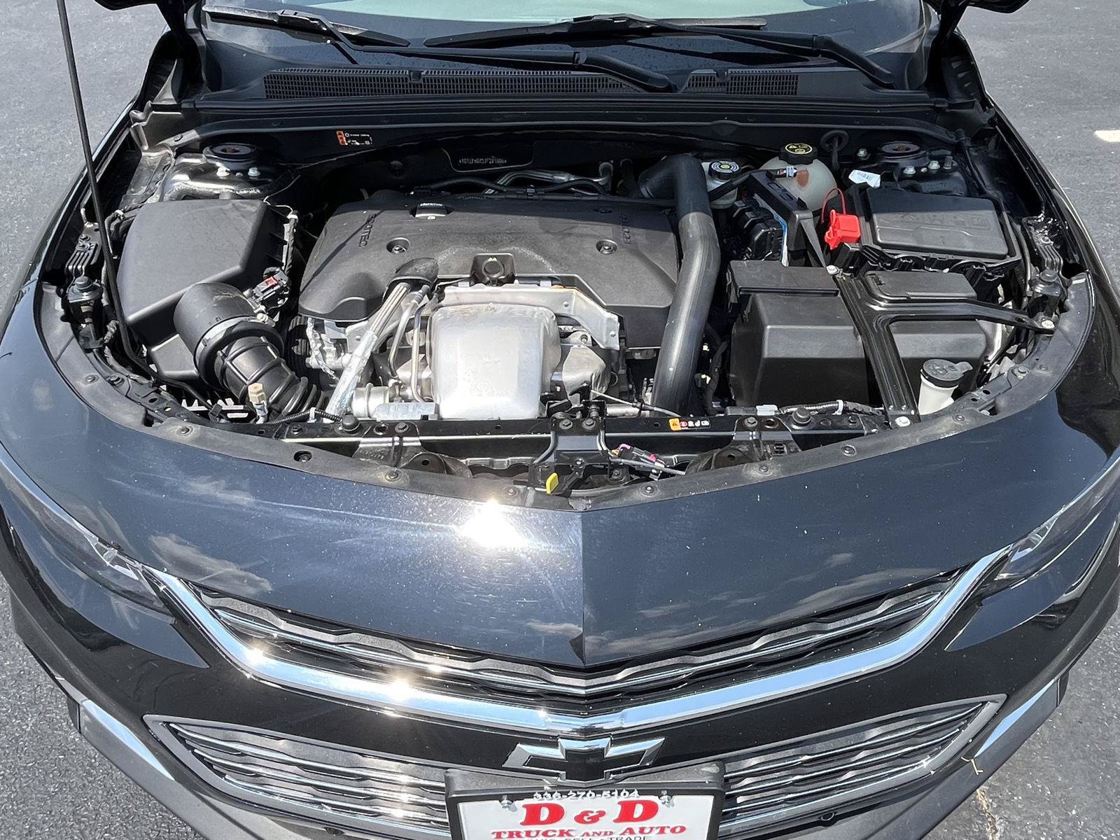 Used 2018 Chevrolet Malibu Premier w/ Premier Sun and Wheel Package FWD image 22
