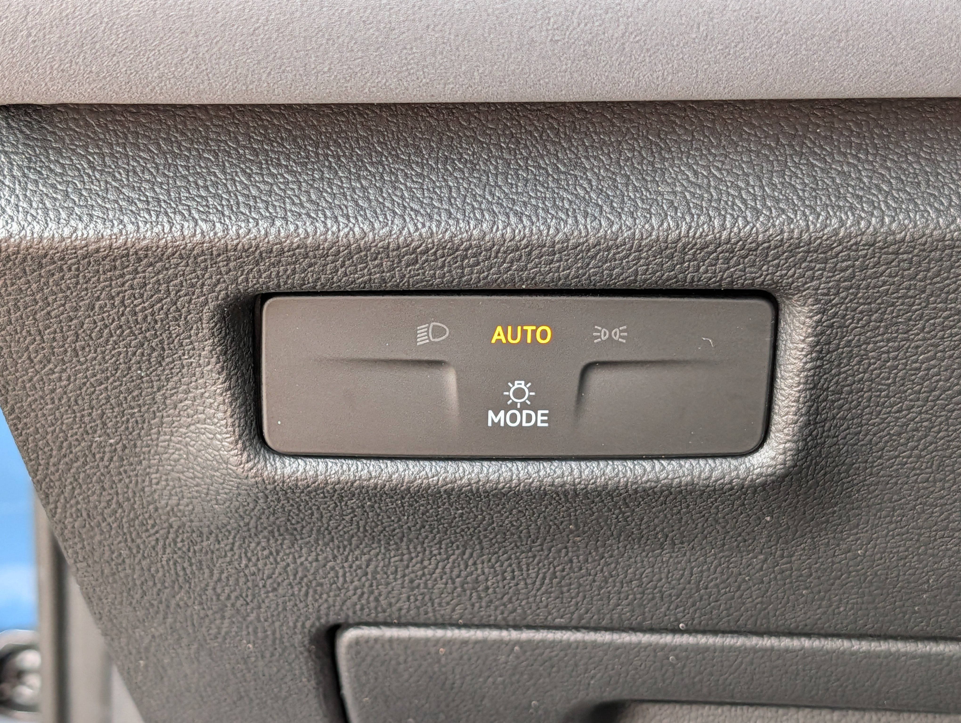 Certified 2025 Volkswagen Tiguan SE R-Line AWD/4WD image 26