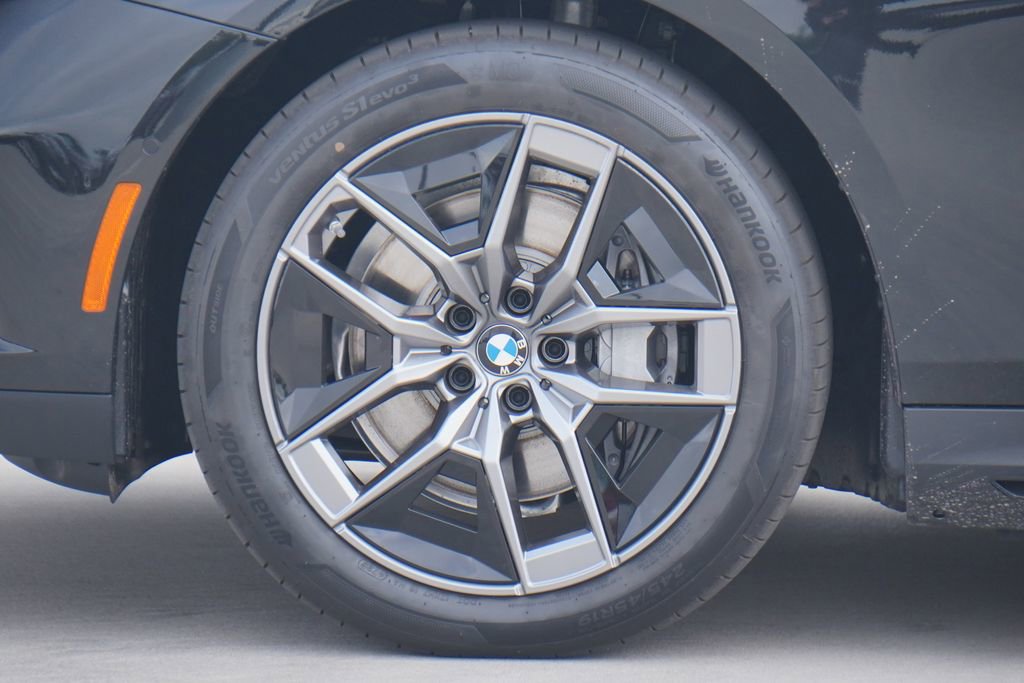 New 2026 BMW i5 eDrive40 w/ Premium Package image 5