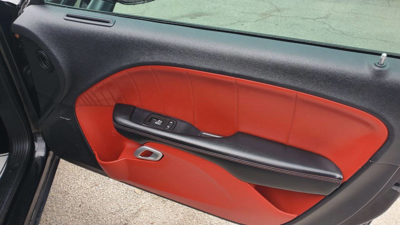 Used 2015 Dodge Challenger R/T Plus image 21