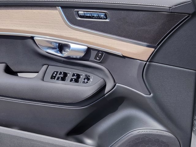 New 2026 Volvo XC90 T8 Plus w/ Protection Package AWD/4WD image 9